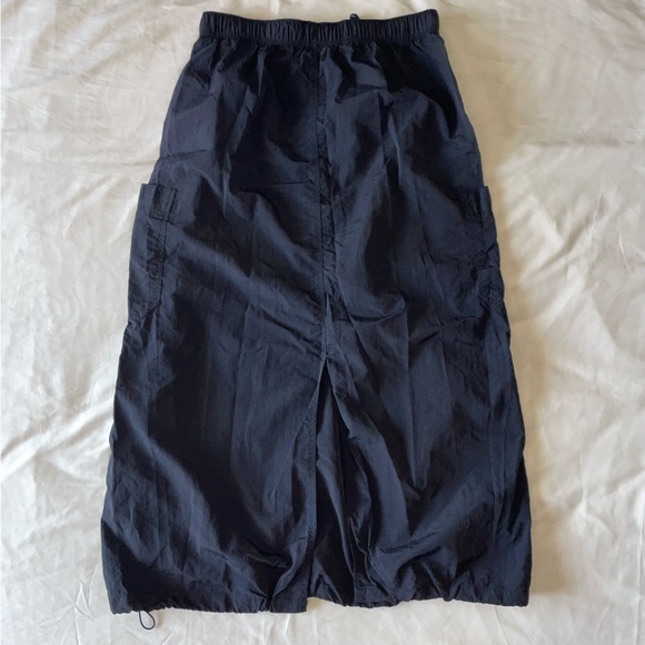 love tree nylon cargo midi skirt - Picture 2 of 5